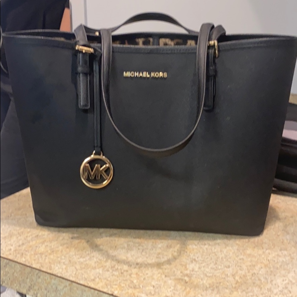 Beautiful barely used Michael Kors tote